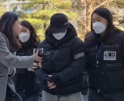 아동학대살해사 혐의를 받는 A 씨(30)가 지난 3월 구속 전 피의자 심문(영장실질심사)을 받기 위해 인천지법에 출석하고 있다. (사진=뉴스1)