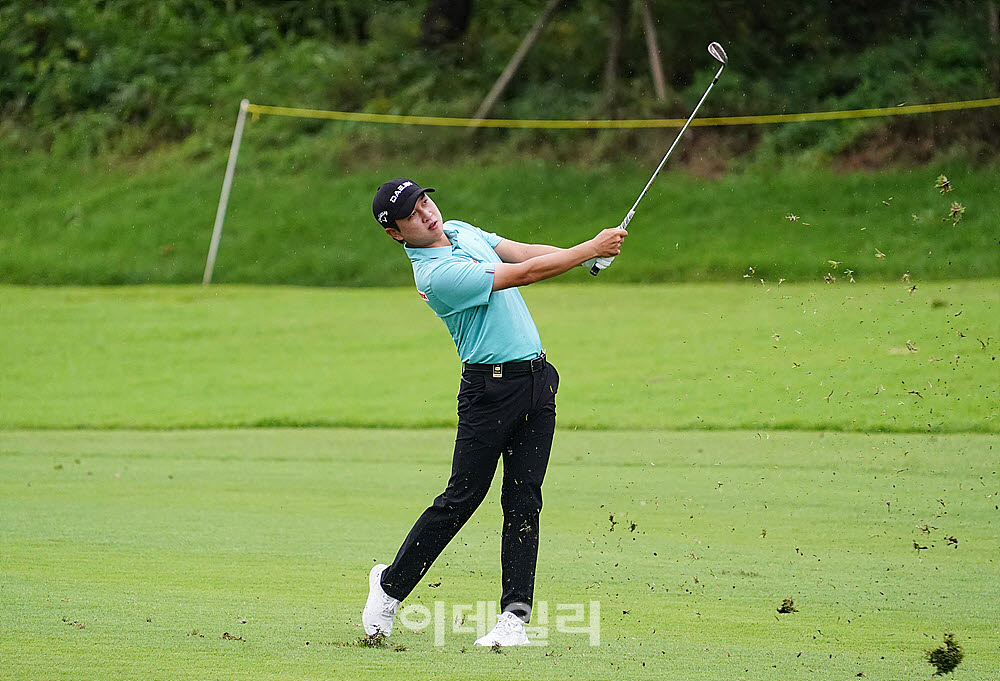 [포토] 왕정훈, 펀치샷을 날린다