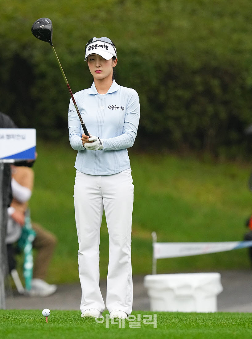 [이데일리 골프IN(포천)=조원범 기자]21일 BC카드 한경 제48회 KLPGA 챔피언십이 포천힐스CC에서 열린 가운데 양효리(참좋은여행)가 1번홀에서 티샷하고 있다.