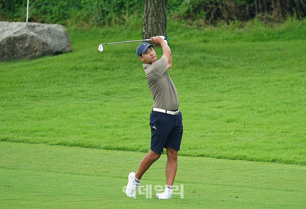 [포토] 타구 방향 살피는 장이근