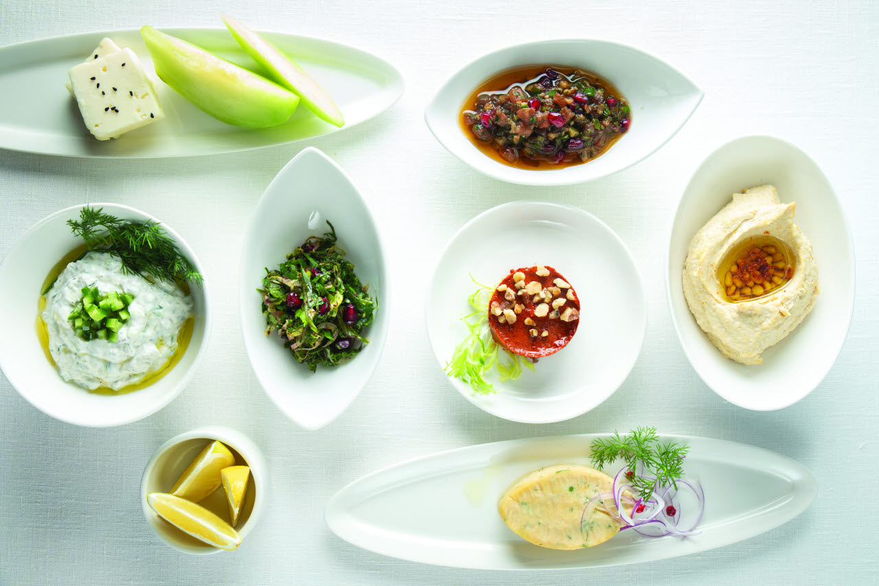 튀르키예 전통주점 '메이하네'서 맛볼 수 있는 요리들.(사진=튀르키예 관광청)