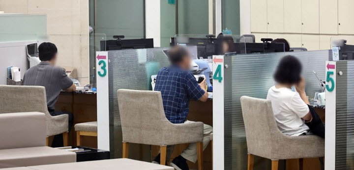 금융감독원은 이달 24일 신한·하나·SC제일은행에 ETF 신탁 판매 실태 점검을 실시한다.(사진=연합뉴스)