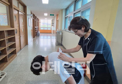 [포토] 용산구, 초·중학생 대상 '척추측만증 조기발견' 사업