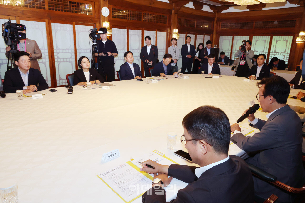 김민석 더불어민주당 대표가 23일 서울 종로구 삼청동 총리공관에서 열린 고위당정협의회에 참석해 발언하고 있다. (사진=방인권 기자)