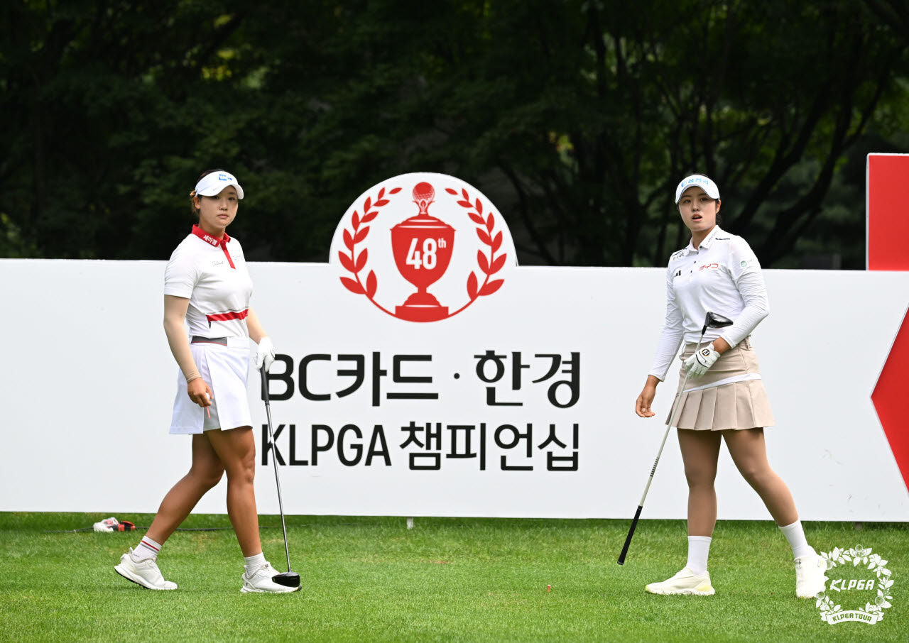 왼쪽부터 김민솔과 서교림.(사진=KLPGA 제공)