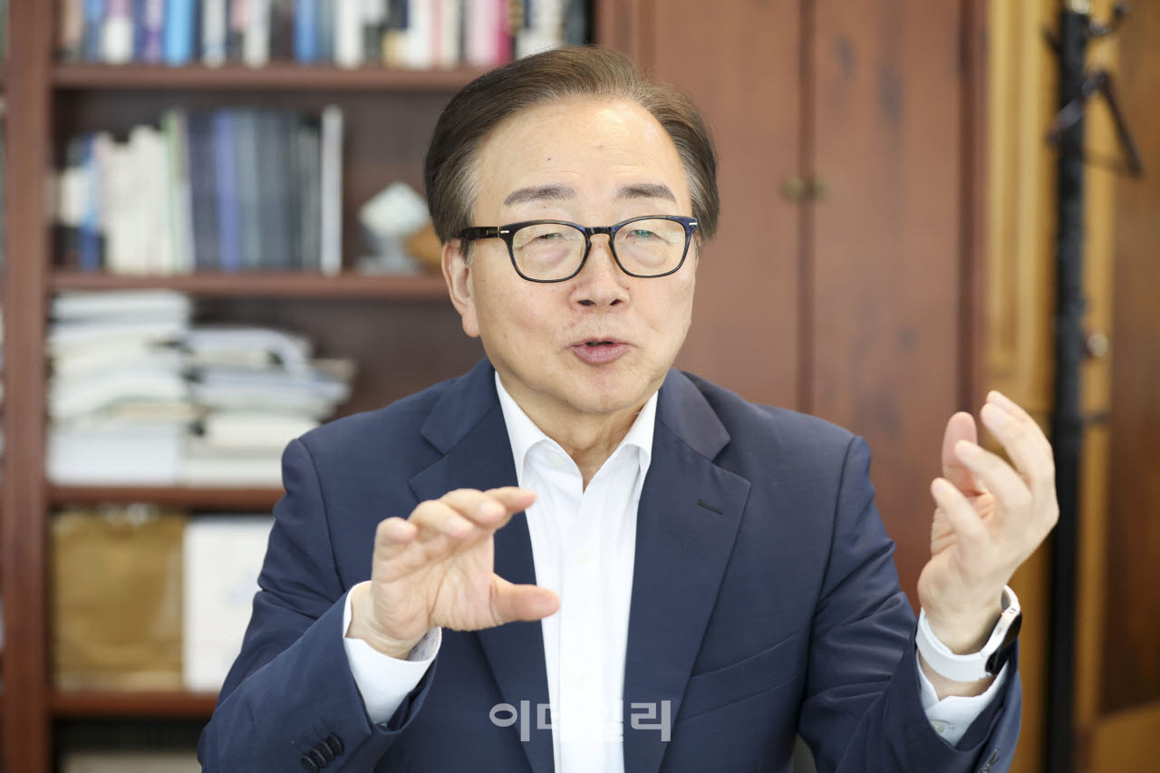 이동근 한국경영자총협회 상근부회장이 지난 20일 서울 마포구 경총회관에서 이데일리와 인터뷰 하고 있다. (사진=이영훈 기자)