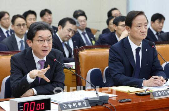 국회 정무위원회에 참석한 이억원 금융위원장과 이찬진 금융감독원장 모습. (사진=이데일리 노진환 기자)