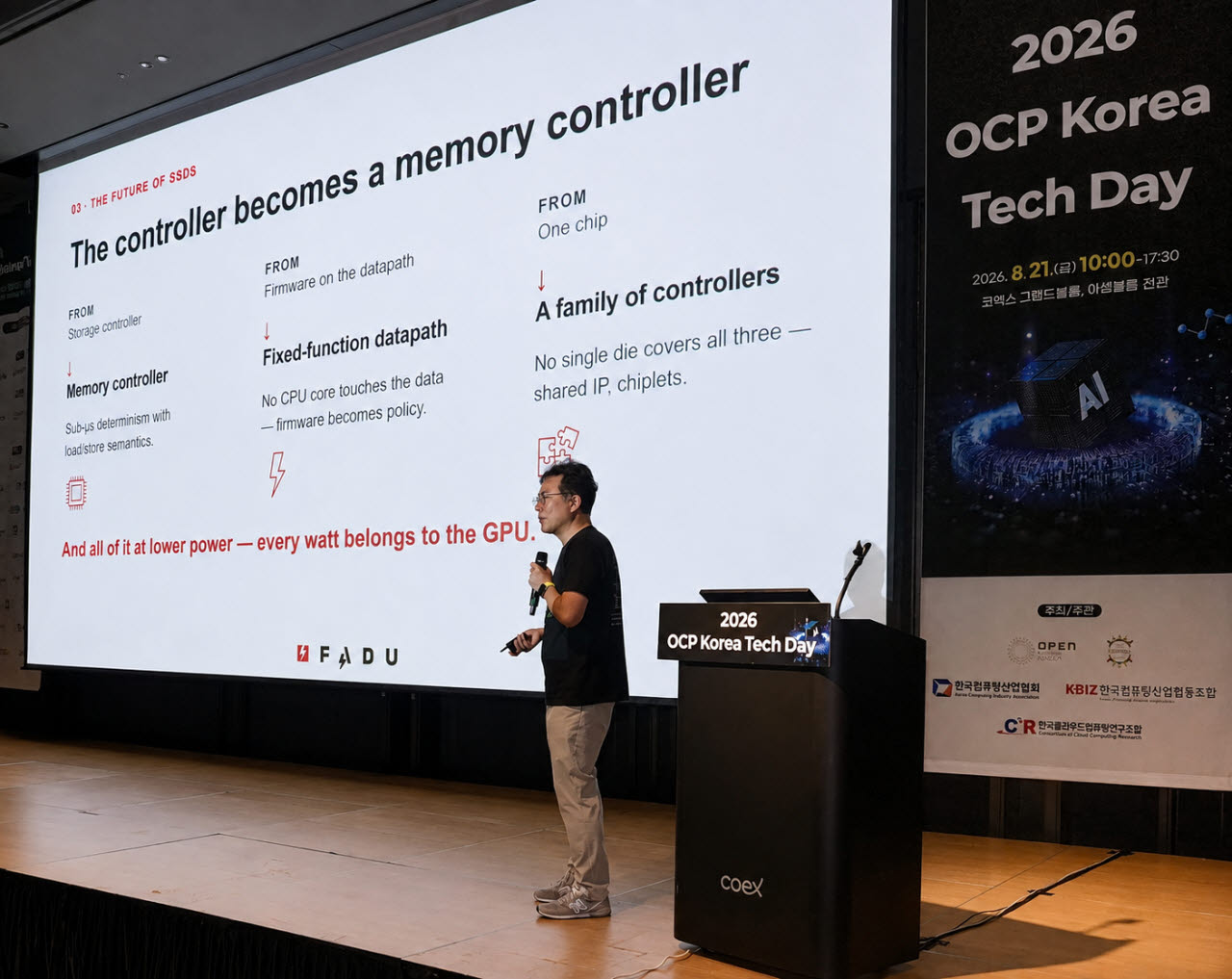 21일 서울 코엑스에서 열린 ‘2026 OCP 코리아 테크 데이’에서 파두 김승민 박사가 ‘AI 데이터센터 안의 플래시 메모리: SSD와 컨트롤러의 새로운 역할’을 주제로 기조연설을 하고 있다. 사진=파두