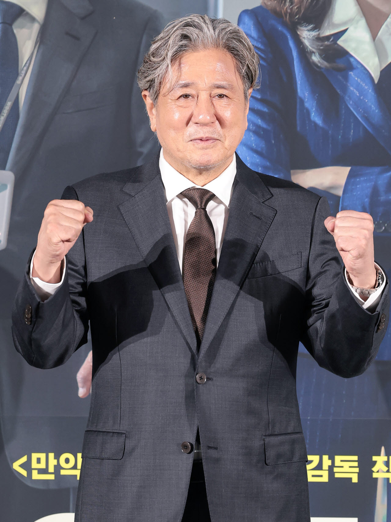 배우 최민식이 24일 오전 서울 용산구 CGV 용산아이파크몰에서 영화 ‘인턴'(감독 김도영) 제작보고회에 참석해 포즈를 취하고 있다.(사진=뉴스1)