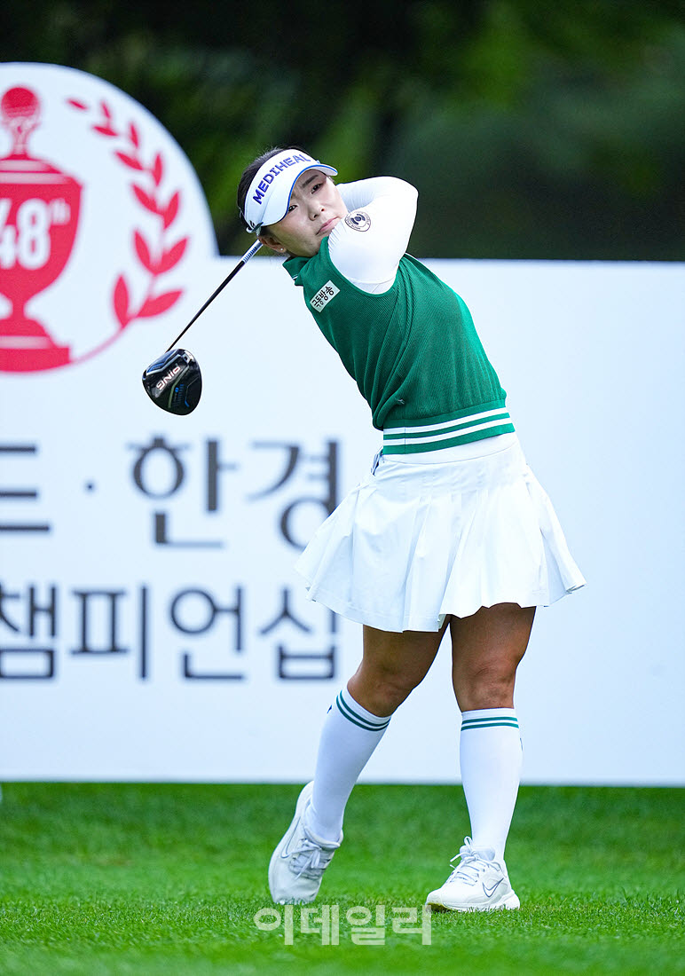 [이데일리 골프IN(포천)=조원범 기자]이다연(메디힐)이 경기도 포천에 위치한 포천힐스CC에서 열린 'BC카드·한경 제48회 KLPGA 챔피언십'최종운드 1번홀에서 티샷하고 있다.