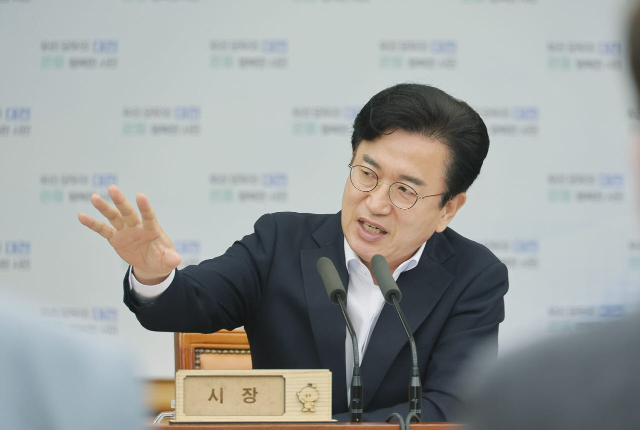 허태정 대전시장이 24일 대전시청사에서 열린 주간업무회의를 주재하고 있다. (사진=대전시 제공)