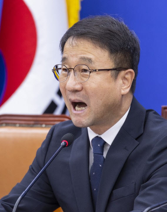 한병도더불어민주당 원내대표가 25일 국회에서 열린 원내대책회의에서 정책 추진 방향에 대해 발언하고 있다.(사진=연합뉴스)