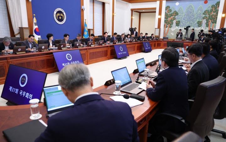 25일 청와대에서 이재명 대통령 주재 국무회의가 열리고 있다. (연합뉴스)