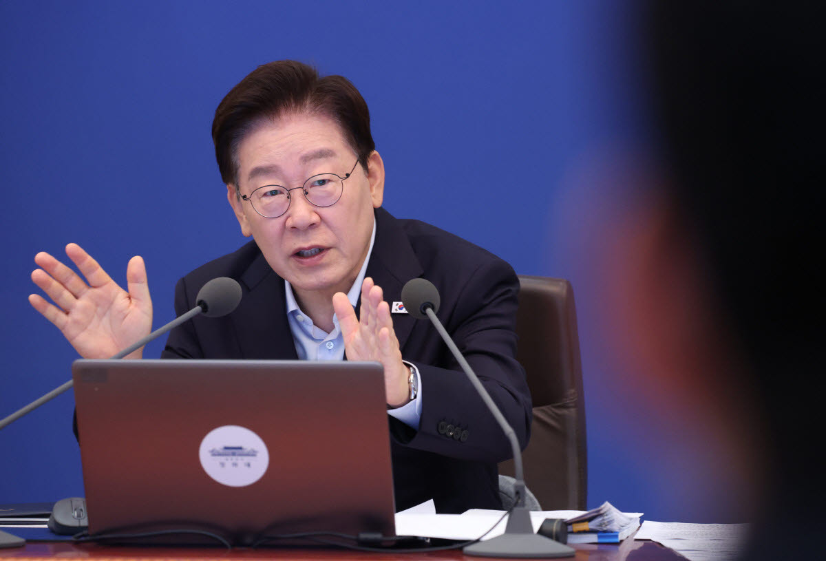 이재명 대통령이 25일 청와대에서 열린 국무회의에서 발언하고 있다. (사진= 연합뉴스)