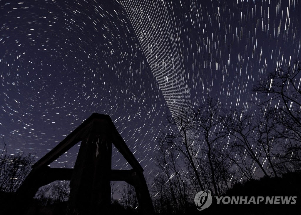 스타링크 사업을 운영하는 미국의 민간 우주 탐사업체 스페이스X는 현재까지 수백기의 위성을 쏘아 올렸다. (사진=연합뉴스)