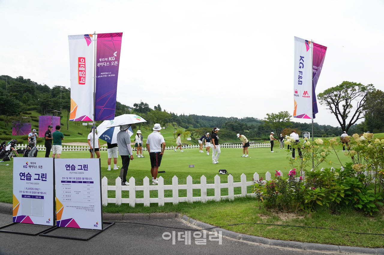 [포토]'제15회 KG 레이디스 오픈' 폭염에도 멈추지 않는 연습 시간