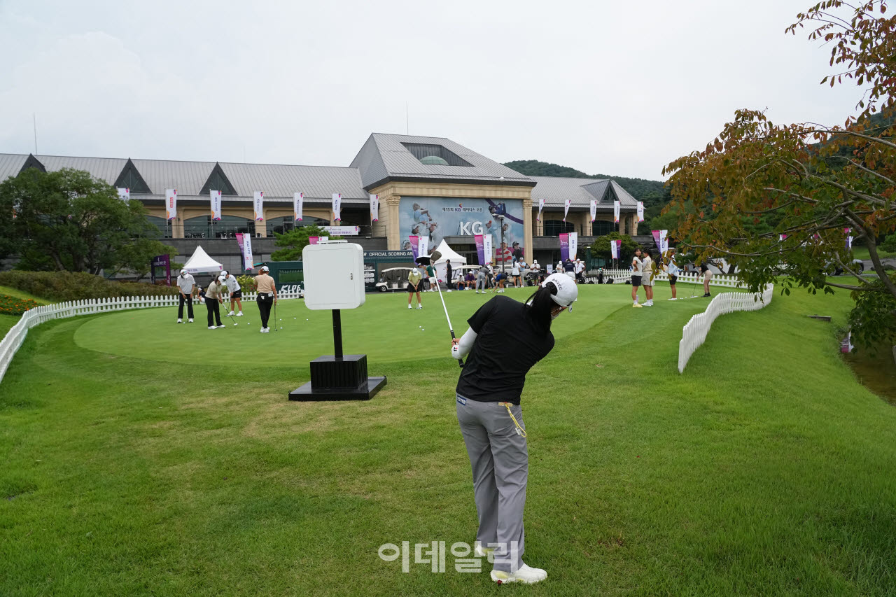[포토]'제15회 KG 레이디스 오픈'우승 향해 연습하는 선수들