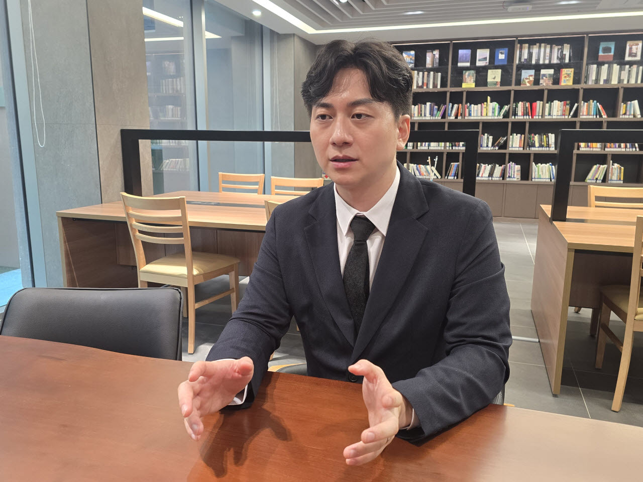 윤선노 교권보호전담관이 지난 22일 발대식 이후 이데일리와 인터뷰에서 전담관 지원 동기와 현재 학교현장 상황을 말하고 있다.(사진=황영민 기자)