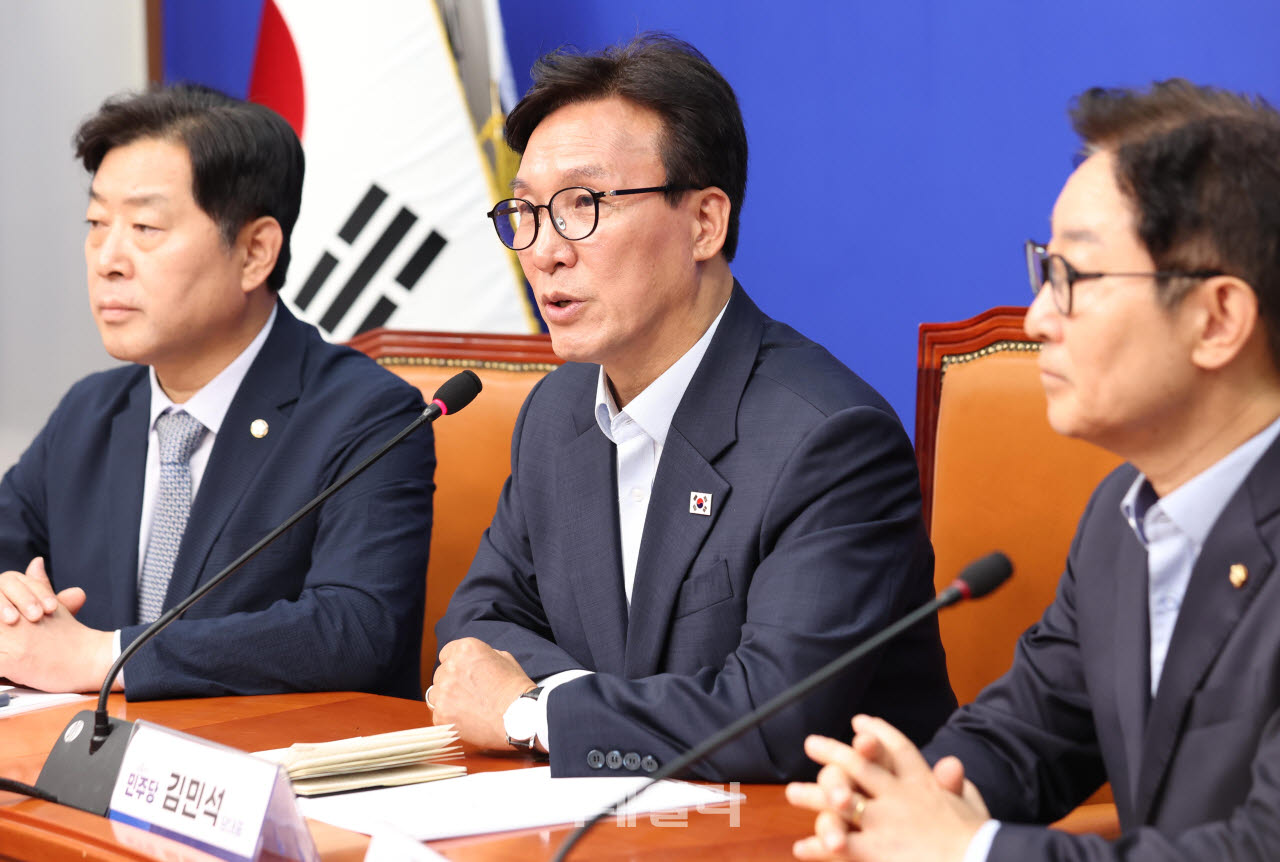 김민석 더불어민주당 대표가 25일 서울 여의도 국회에서 열린 대통합추진단 1차 회의에서 발언을 하고 있다. (사진=노진환 기자)