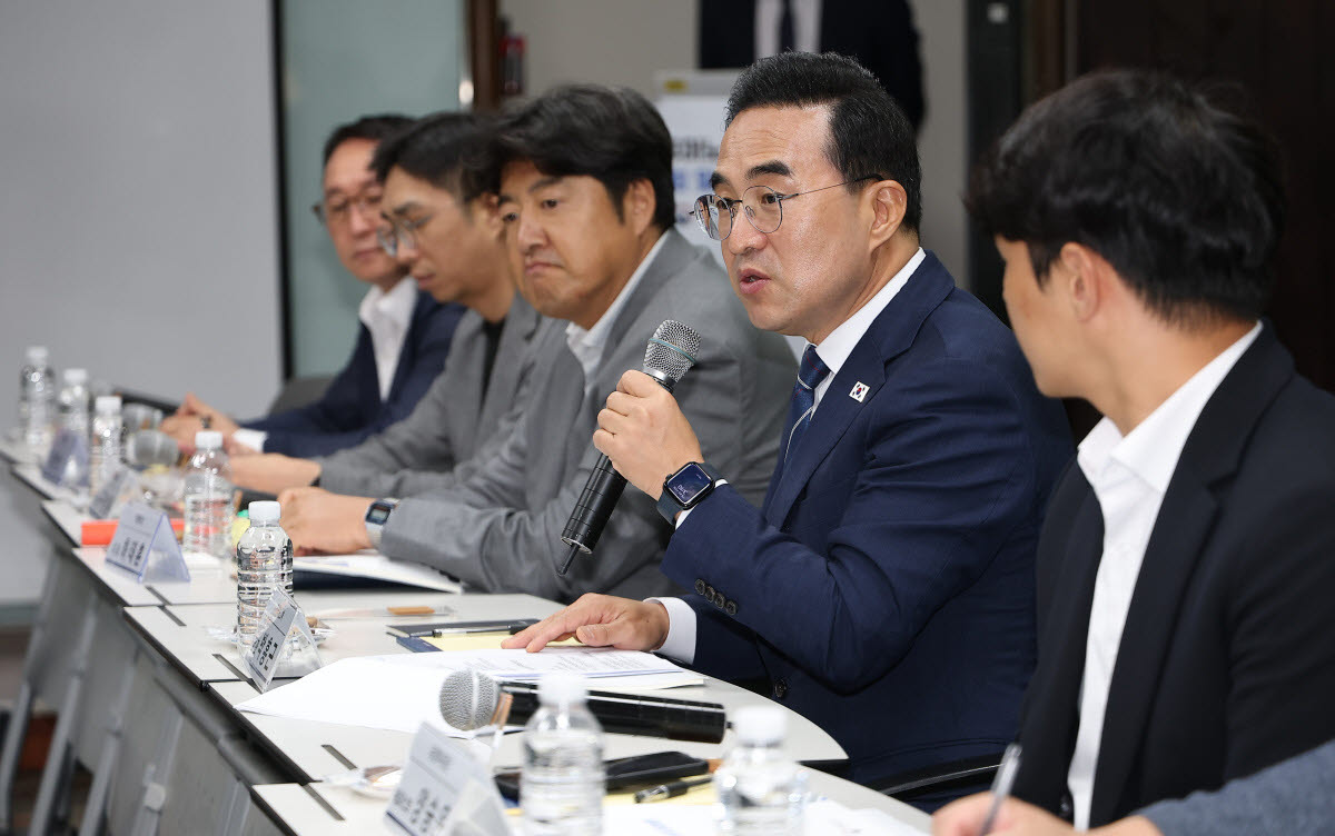 박홍근 기획예산처 장관이 8일 서울 강남구 한 컨퍼런스룸에서 열린 '휴머노이드 간담회'에서 발언하고 있다.(사진=연합뉴스)