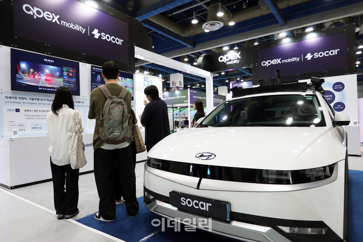 27일 서울 강남구 코엑스에서 열린 ‘2026 자율주행모빌리티산업전’의 쏘카·에이펙스모빌리티 부스 전경(사진=쏘카)