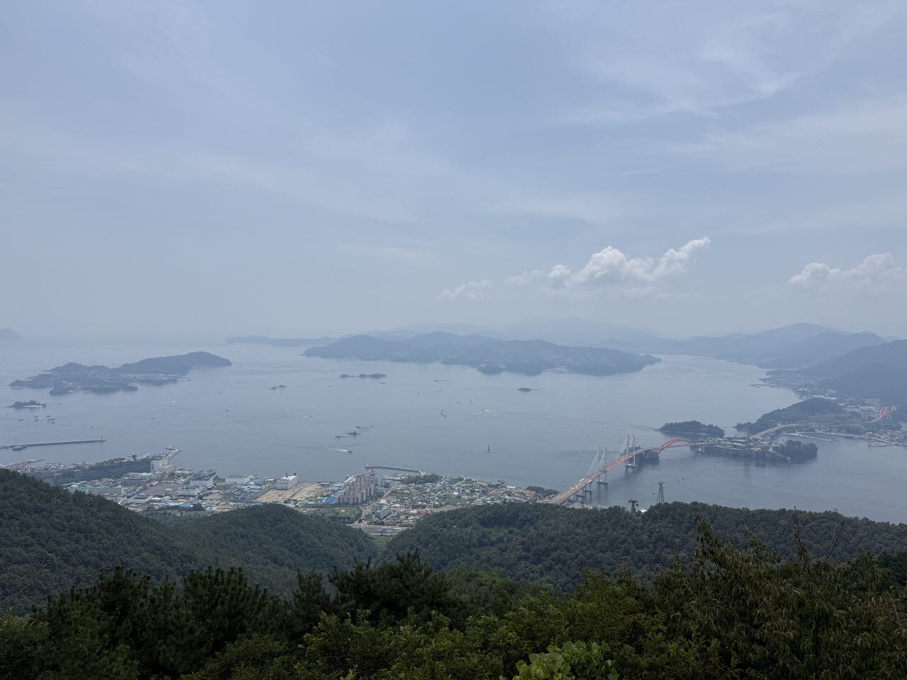 사천바다케이블카 각산전망대에서 내려다보이는 삼천포항 일대