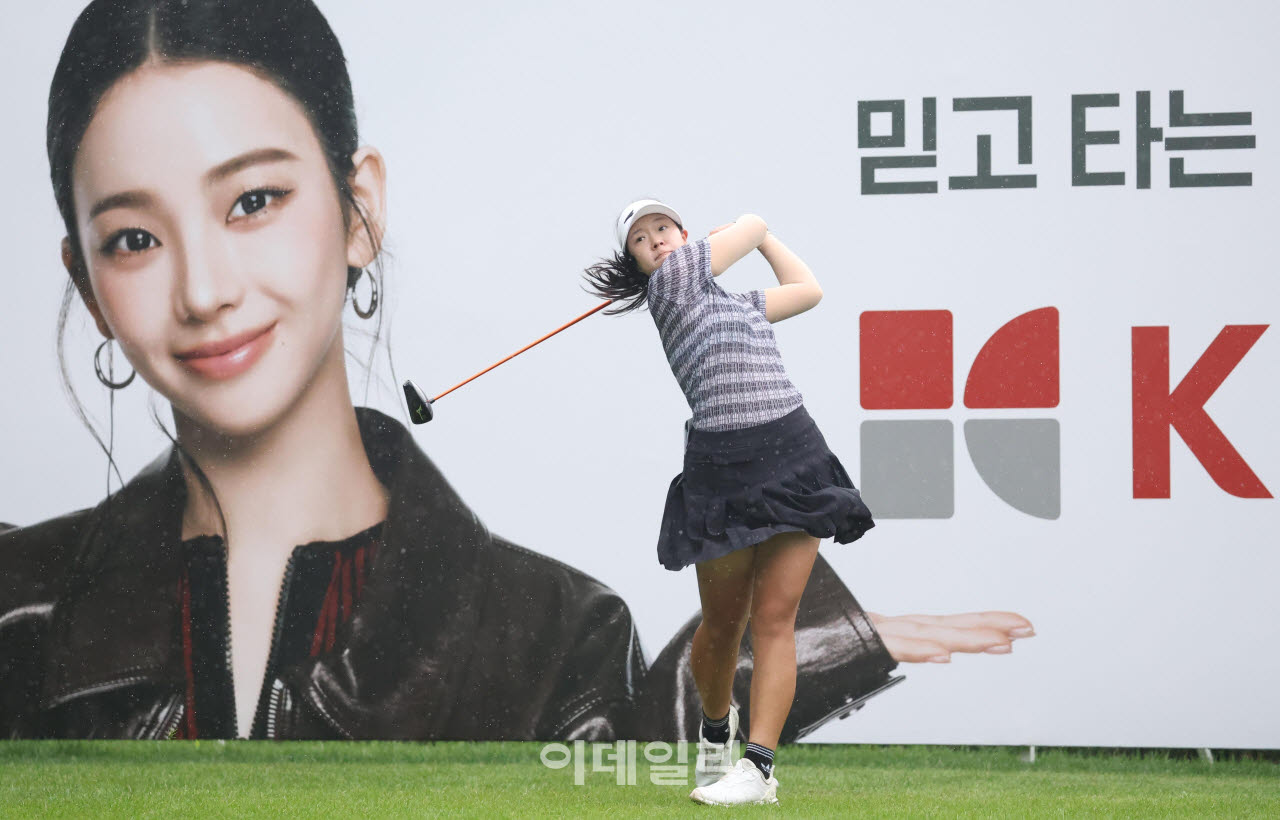 [포토]신지우, '오늘 컨디션 굿'