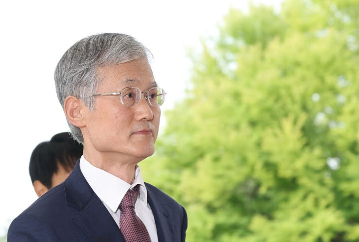 조희대 대법원장이 27일 서울 서초구 대법원으로 출근하고 있다.(사진=연합뉴스)