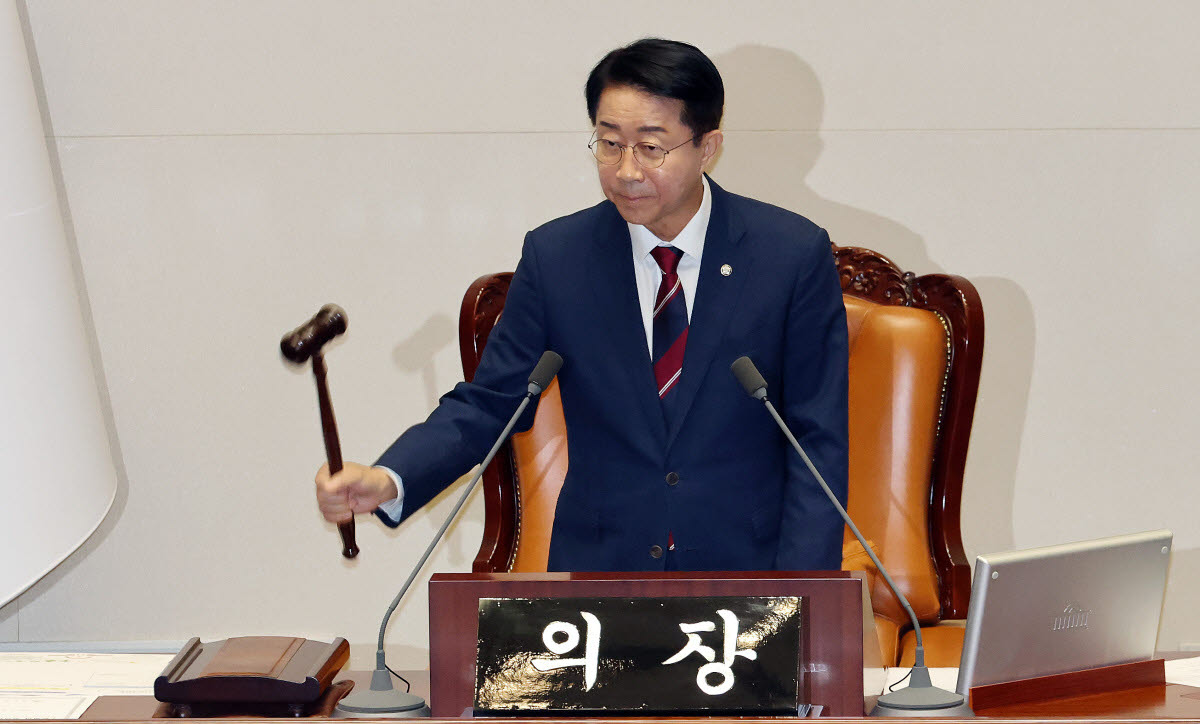 조정식 국회의장이 26일 국회에서 열린 본회의에서 개의를 선언하고 있다.(사진=연합뉴스)