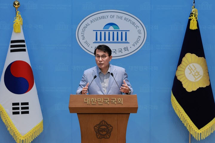 국회 중앙선거관리위원회 국정조사 특별위원장인 윤상현 국민의힘 의원이 30일 국회 소통관에서 위원회 활동 종료를 앞두고 위원회 활동, '부정선거론' 등과 관련해 기자회견 하고 있다. (사진=연합뉴스)