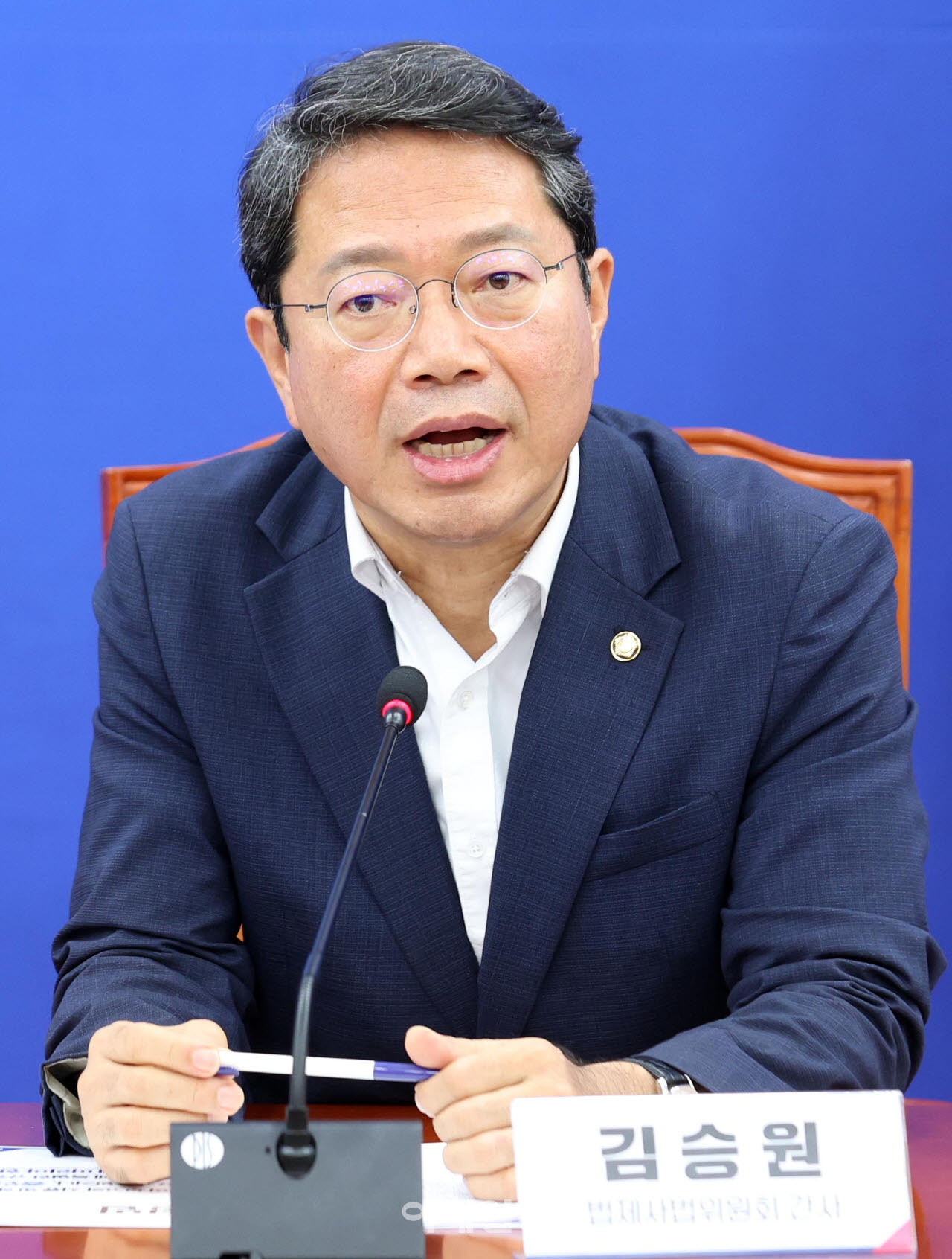 법무부 장관 후보자에 내정된 김승원 더불어민주당 의원이 30일 서울 여의도 국회에서 조희대 대법원장 불출석 사유서 제출 관련 기자간담회에서 발언하고 있다. (사진=이데일리 노진환 기자)