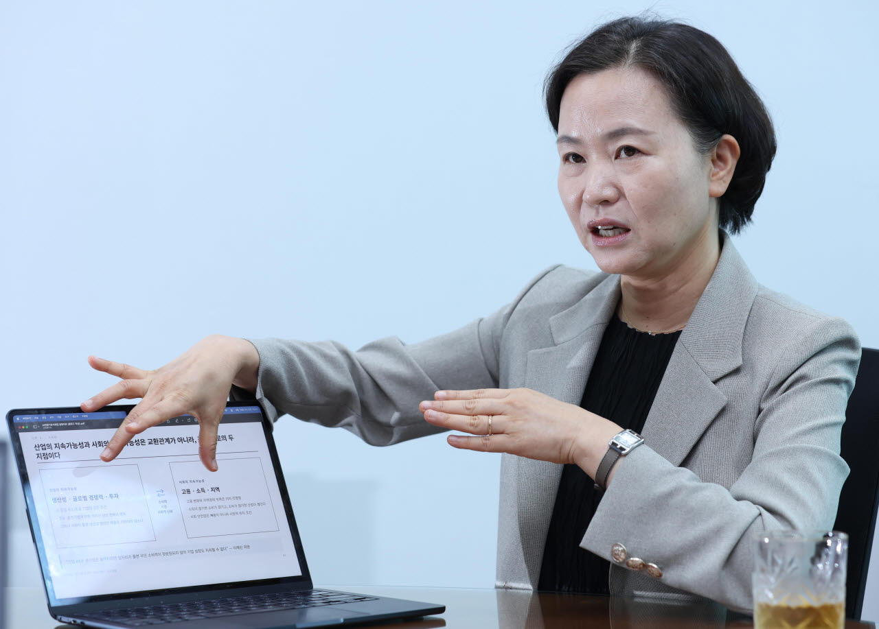 [이데일리 노진환 기자] 이해민 의원이 지난 19일 자신이 발의한 '인공지능 전환 대응을 위한 기본사회법안'을 설명하고 있다.