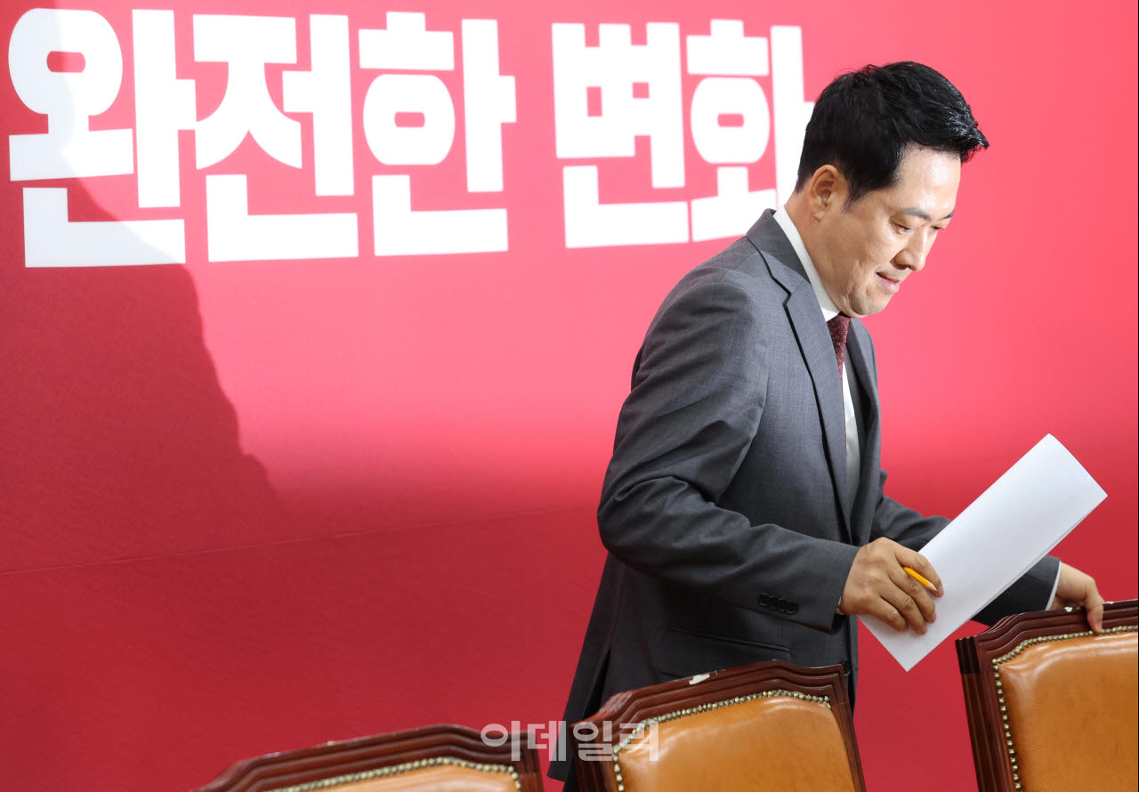[포토]최고위 참석하는 장동혁 대표
