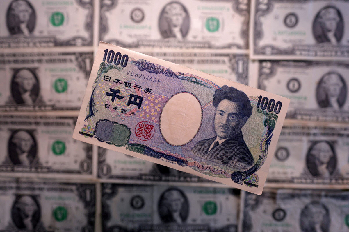 엔화와 미국 달러 지폐가 그려져 있다. (사진=로이터)