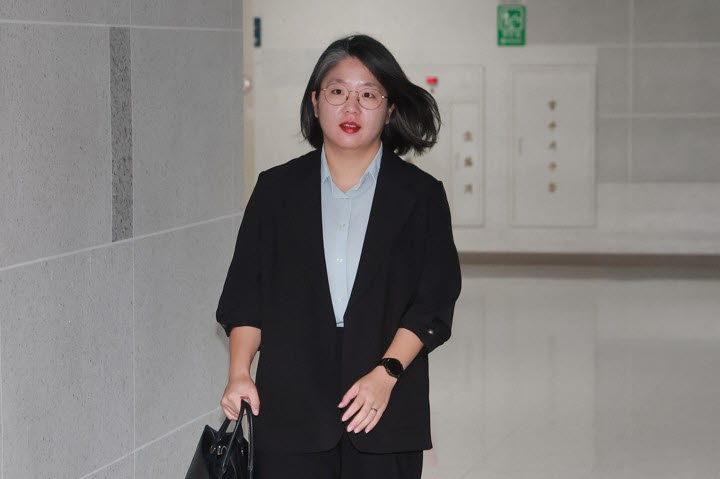 성평등가족부 장관 후보자인 기본소득당 용혜인 원내대표가 31일 국회 의원회관 자신의 사무실로 출근하고 있다. (사진=연합뉴스)