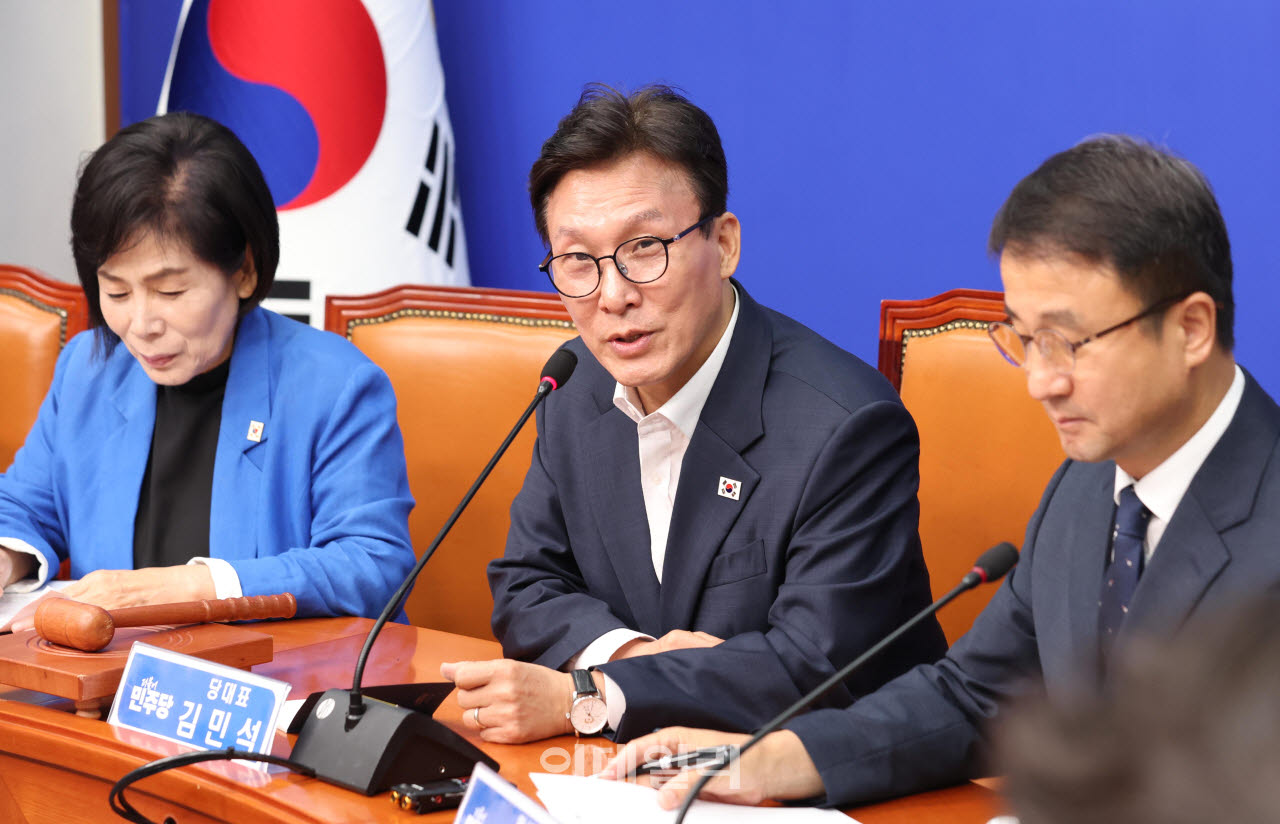 김민석 더불어민주당 대표가 31일 서울 여의도 국회에서 열린 최고위원회의에서 발언을 하고 있다.(사진=노진환 기자)