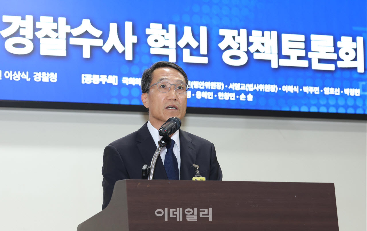 [포토]인사말하는 유재성 직무대행