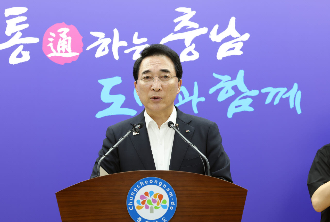 박수현 충남지사가 31일 도청 브리핑룸에서 열린 기자간담회을 통해 정부의 지천댐 건설 결정에 대한 입장을 밝히고 있다. (사진=충남도 제공)