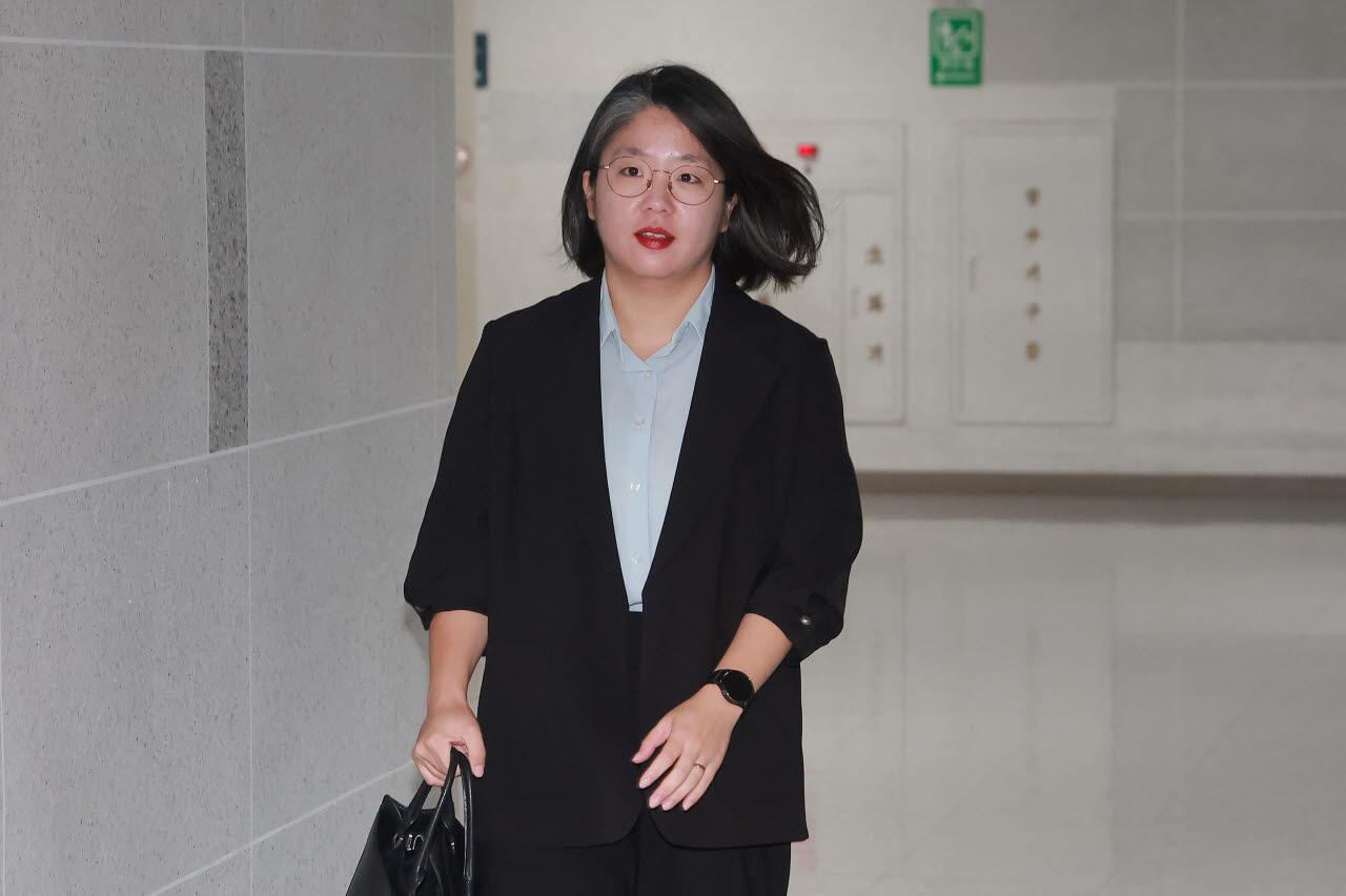 성평등가족부 장관 후보자인 기본소득당 용혜인 원내대표가 31일 국회 의원회관 자신의 사무실로 출근하고 있다. (사진=연합뉴스)