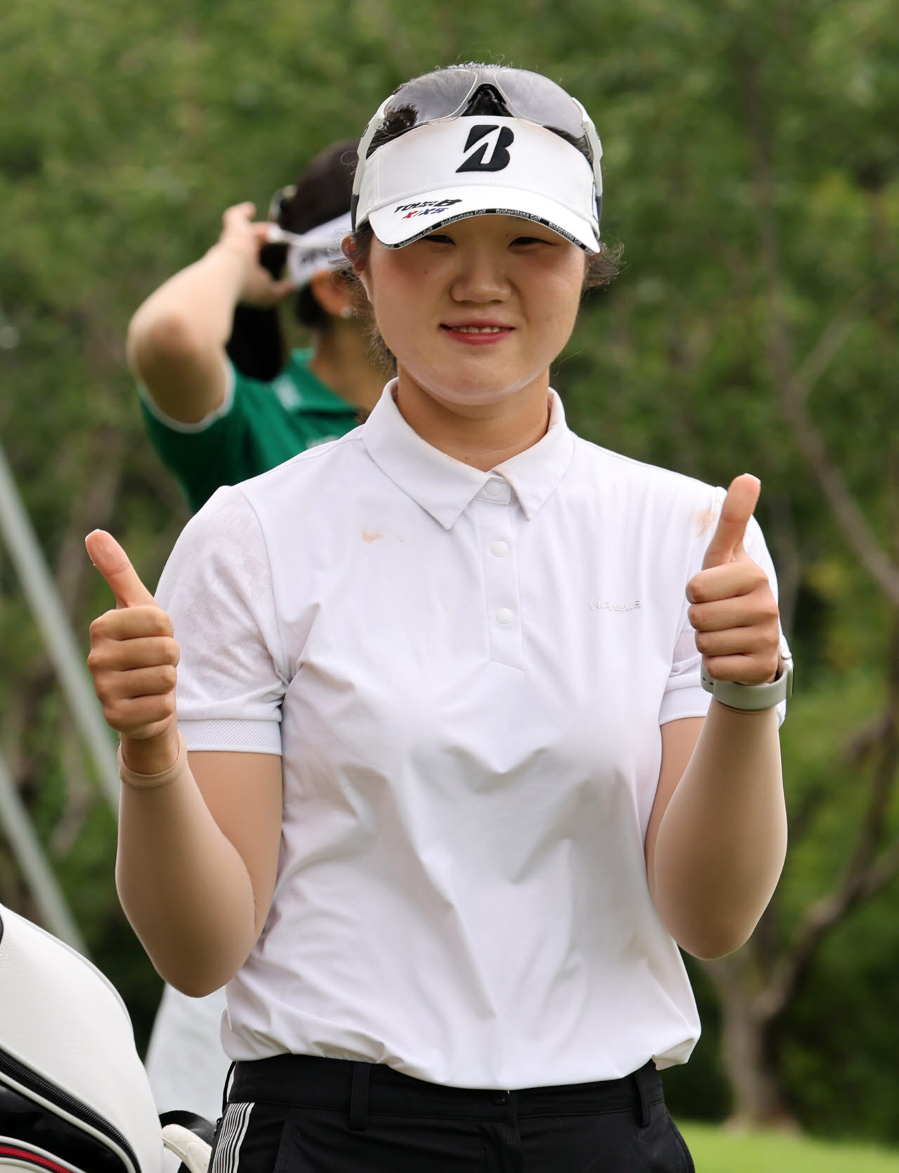KG 레이디스 오픈 공동 5위에 오른 유아현이 경기 도중 카메라를 향해 손을 흔들고 있다. (사진=이데일리 방인권 기자)