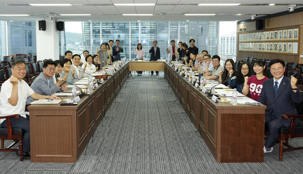 종로구는 지난 28일 2026년 주민참여예산위원회를 개최하고 2027년 예산에 반영할 12억 원 규모의 사업 26건을 확정했다. (사진=종로구)