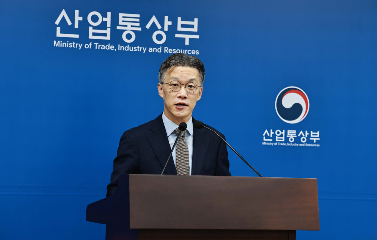 오승철 산업통상부 기획조정실장이 지난달 31일 정부세종청사 산업부 기자실에서 2027년 산업부 예산 역대 최대편성과 관련해 백브리핑을 진행하고 있다. (사진=산업부)