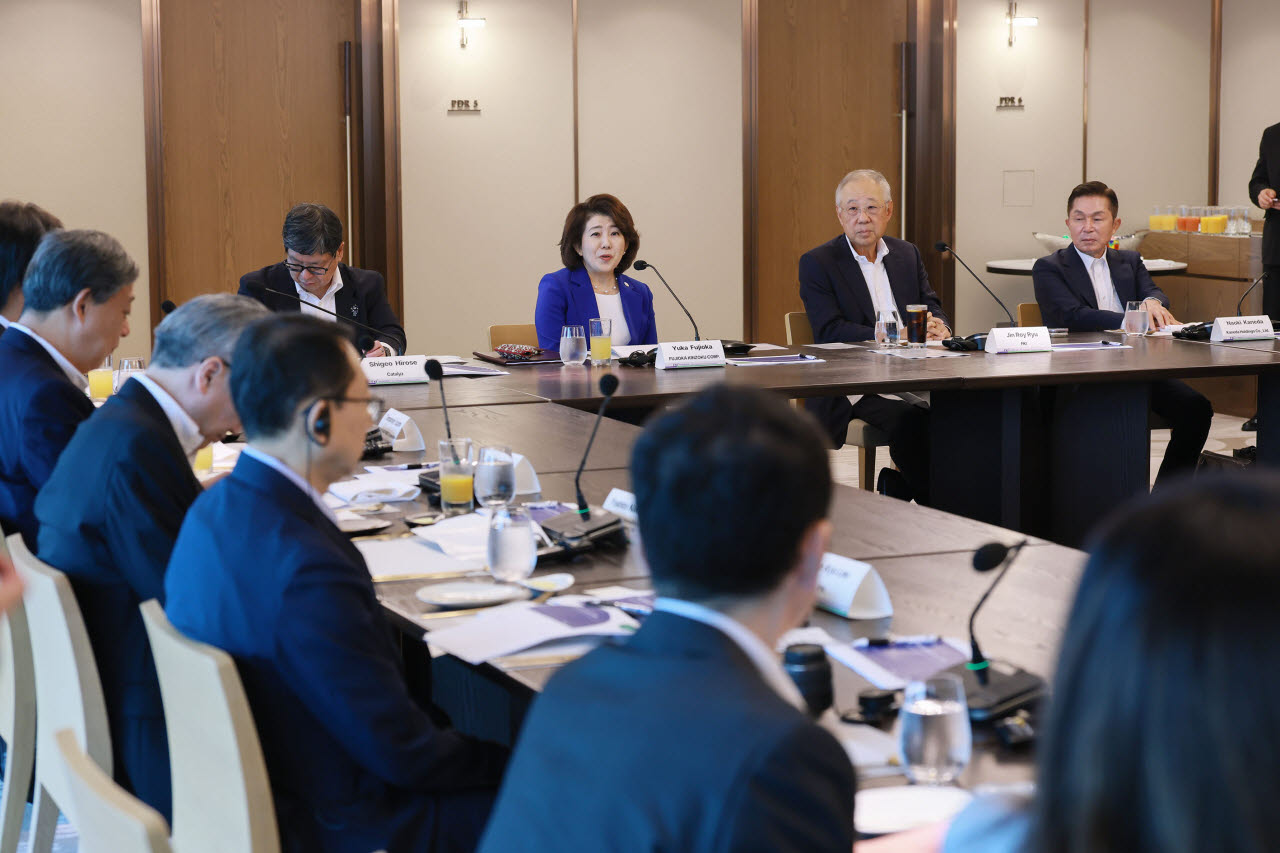 후지오카 유카 단장이 1일 FKI타워에서 열린 '한경협-간사이경제동우회 간담회'에 참석해 인사말을 하고 있다.(사진=한국경제인협회)