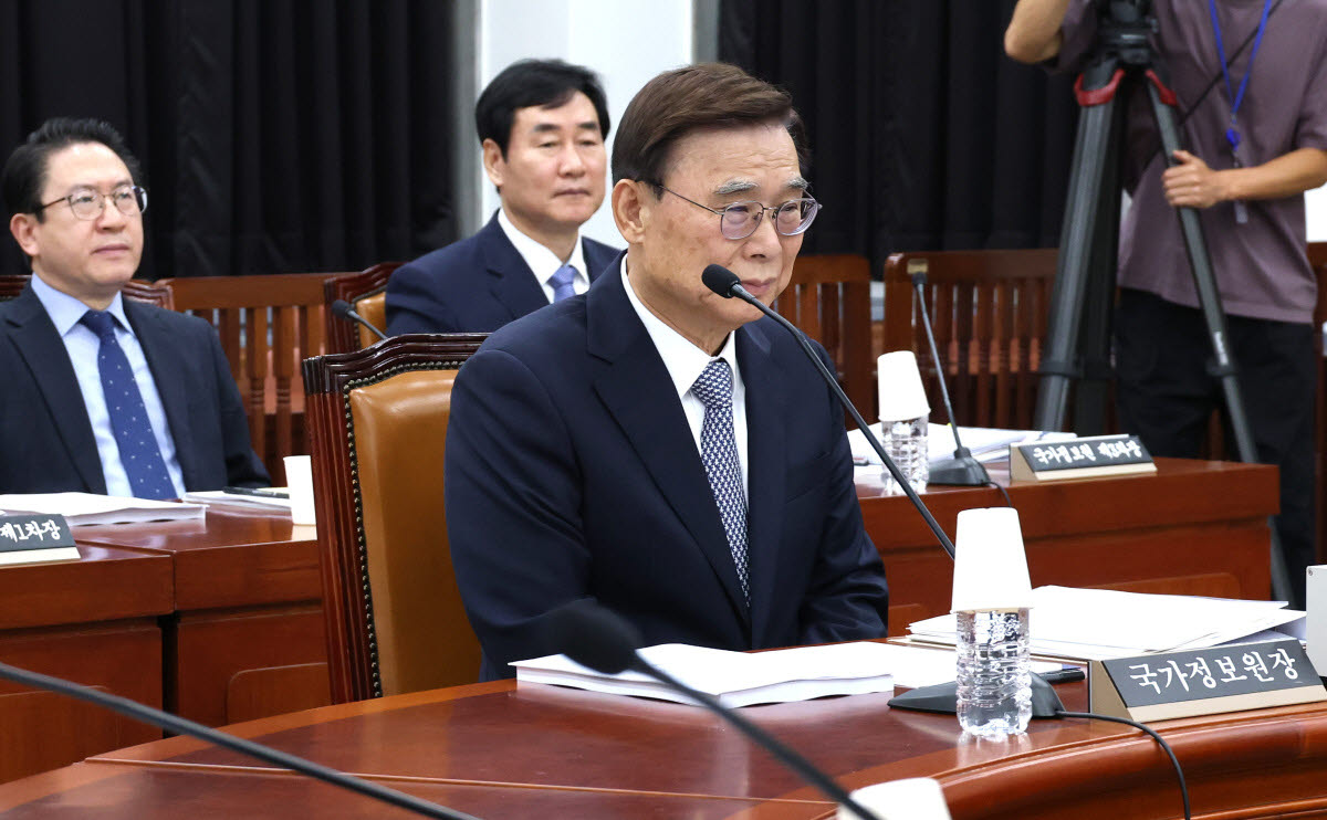 이종석 국가정보원장이 1일 서울 여의도 국회에서 열린 정보위원회 전체회의에 참석해 있다. (사진=국회사진기자단)