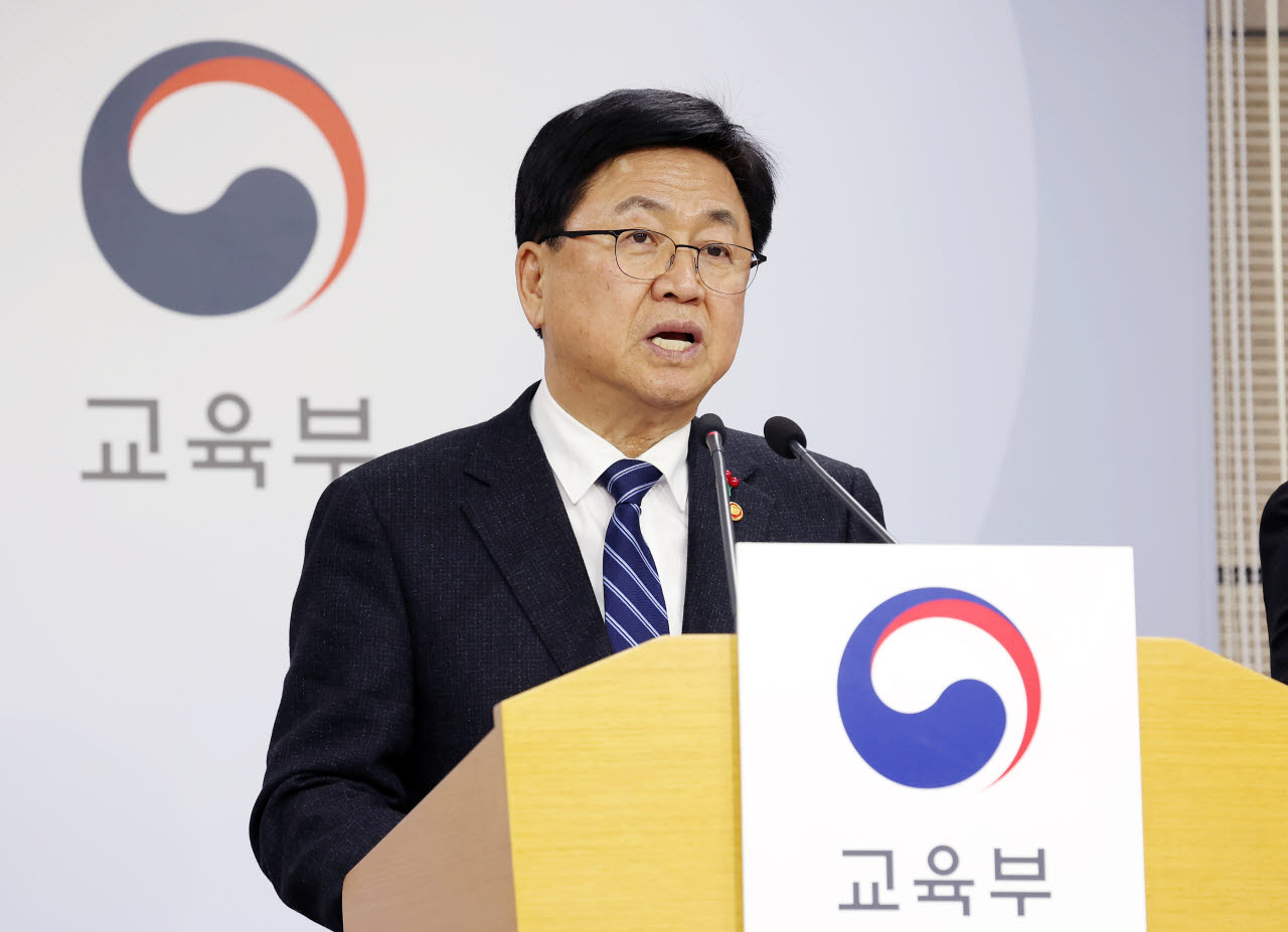 최교진 교육부 장관(사진=뉴시스)