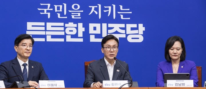 김민석 더불어민주당 대표가 1일 국회에서 열린 경찰개혁추진단 1차 회의에서 발언하고 있다.(사진=연합뉴스)