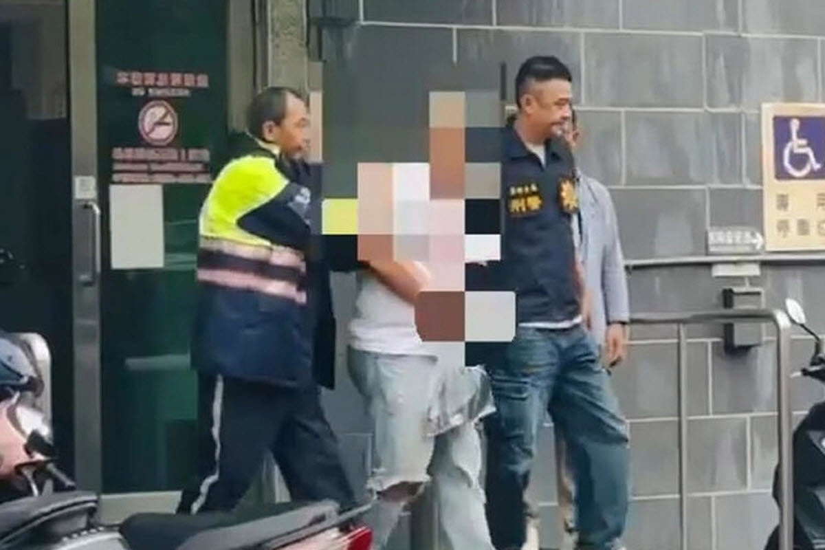 대만 유명 식당에 살아있는 바퀴벌레 100마리를 뿌린 20대 남성이 검거되는 모습 (사진=연합뉴스)