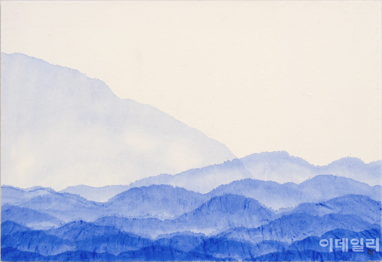 김민정의 ‘블루 마운틴’(Blue Mountain, 2020). 2일 서울 강남구 코엑스에서 개막하는 ‘키아프 서울 2026’에 갤러리현대가 내거는 작품 중 하나다(사진=갤러리현대).
