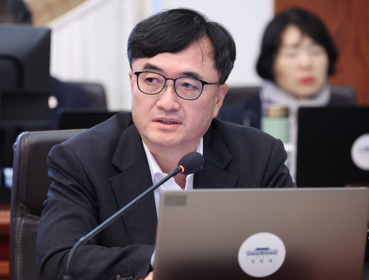임기근 국무조정실장이 지난달 25일 청와대에서 열린 이재명 대통령 주재 국무회의에서 업무보고 후속 조치 이행상황을 보고하고 있다. (사진=연합뉴스)
