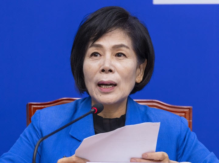 최민희 더불어민주당최고위원이 지난달 31일 국회에서 열린 최고위원회의에서 발언하고 있다.(사진=연합뉴스)
